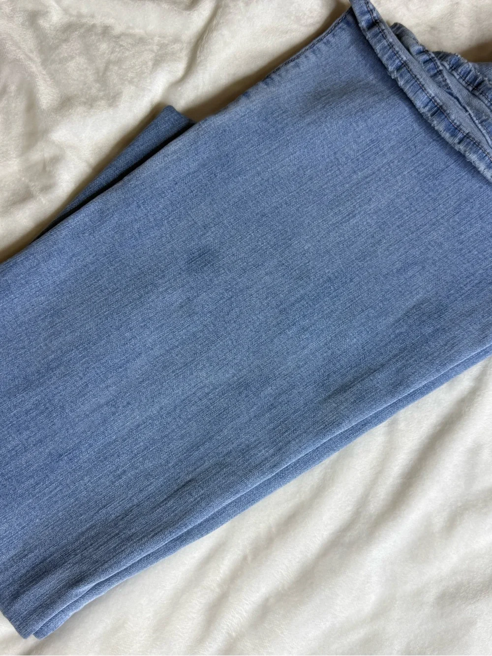 American Eagle Outfitters Light Wash High-Rise Flare Jeans - Picture 9 of 9